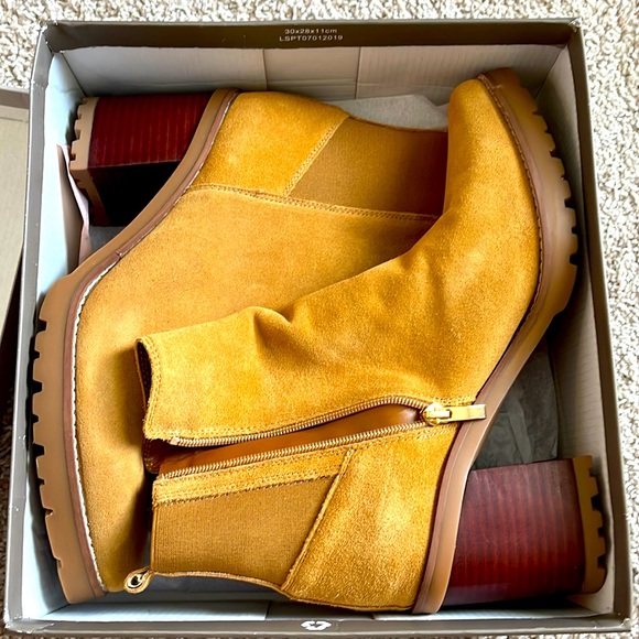 Franco Sarto women’s size 11 tan suede bootie, new in box, never worn - Picture 1 of 4